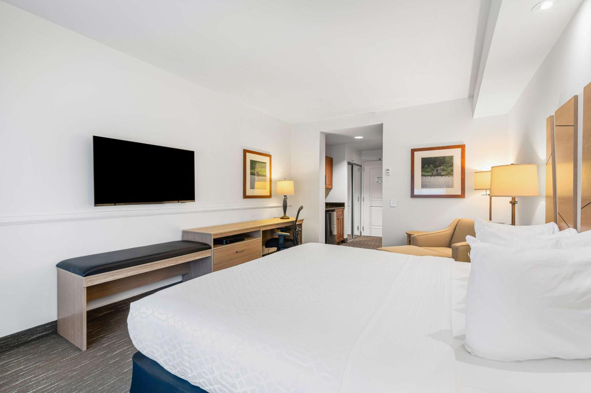 Best Western Plus Westgate Inn And Suites Leland Exterior photo